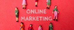 Miniature businesswomen with the word ONLINE MARKETING