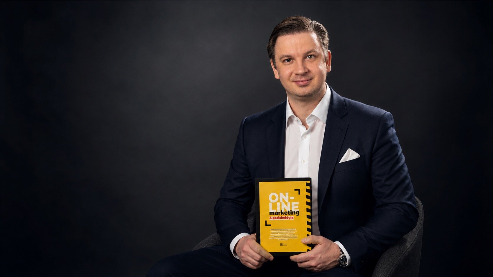 Dajka Gábor az Online marketing és pszichológia című könyvvel