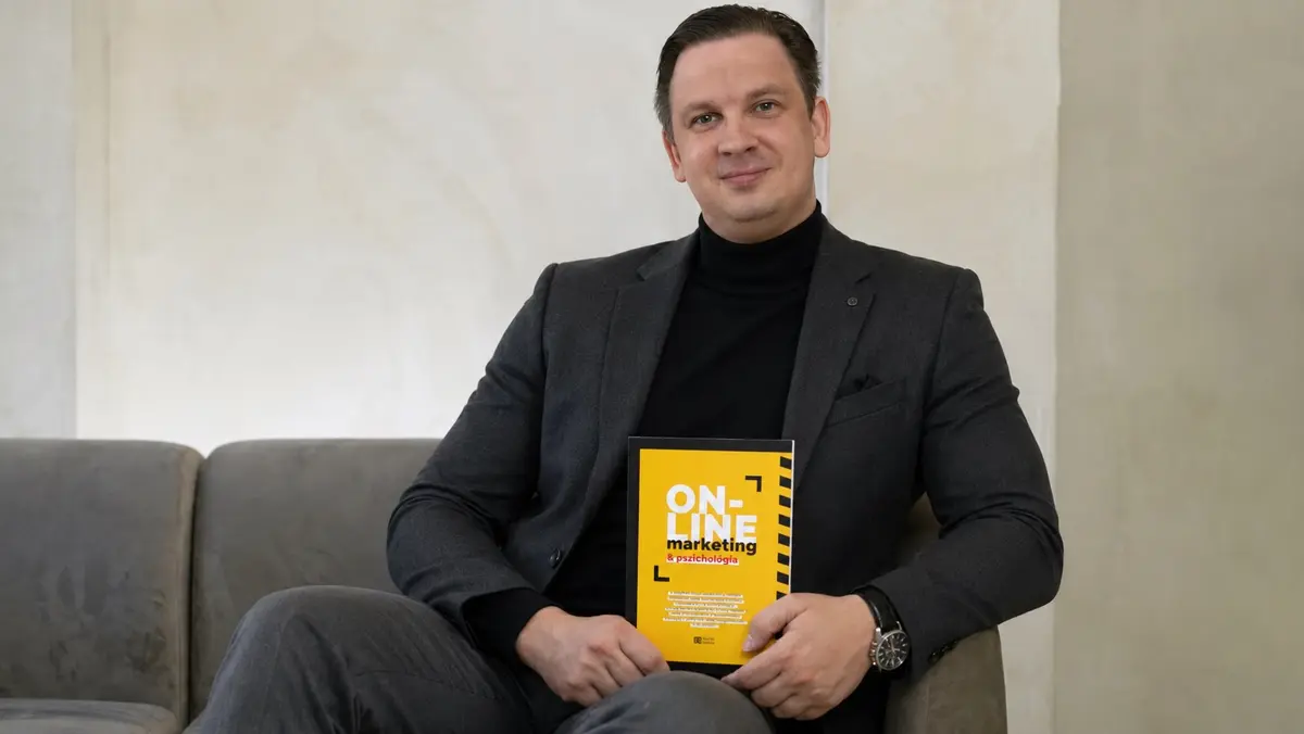 Dajka Gábor az Online Marketing és Pszichológia című könyvvel