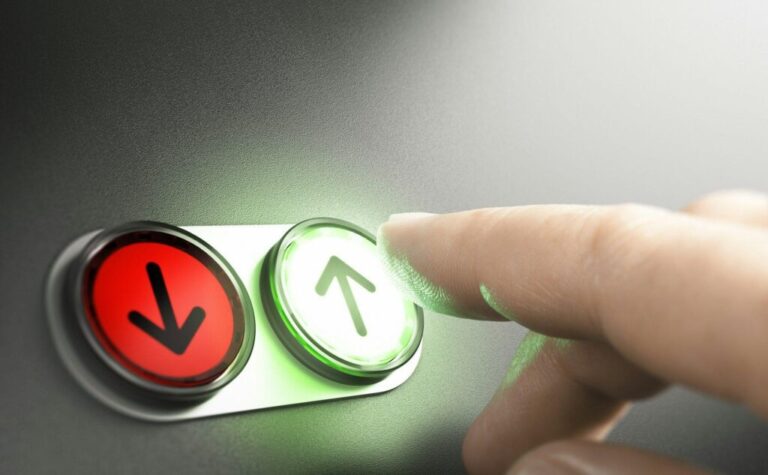 PnL szemlélet a marketingben Elevator up or down buttons concept.