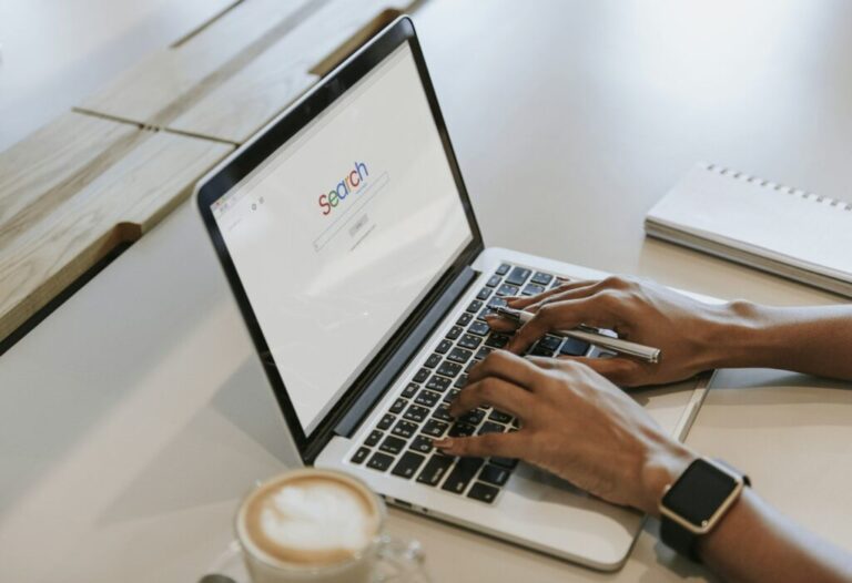 Hogyan használd a Google Ads Kulcsszótervezőt? Search engine on a computer
