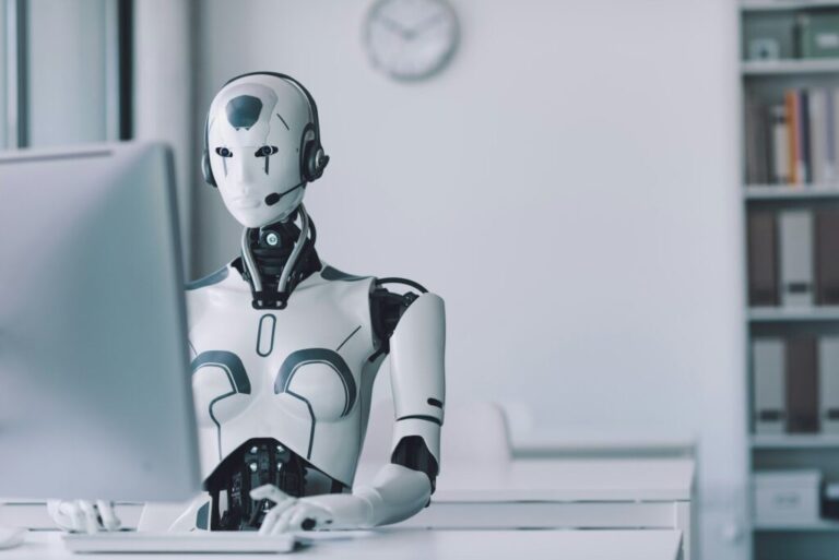 A marketing jövője: fejlődés vagy visszalépés? AI robot working in the office