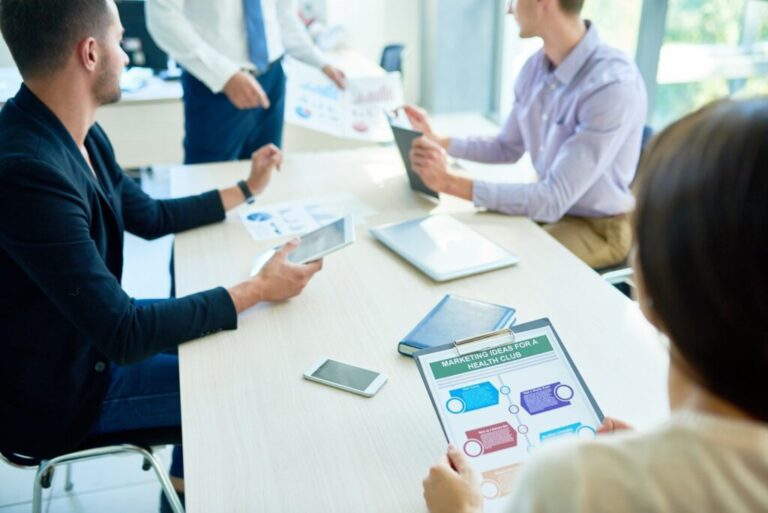 A megközelítő-elkerülő személyiségvonások Business Meeting on Marketing