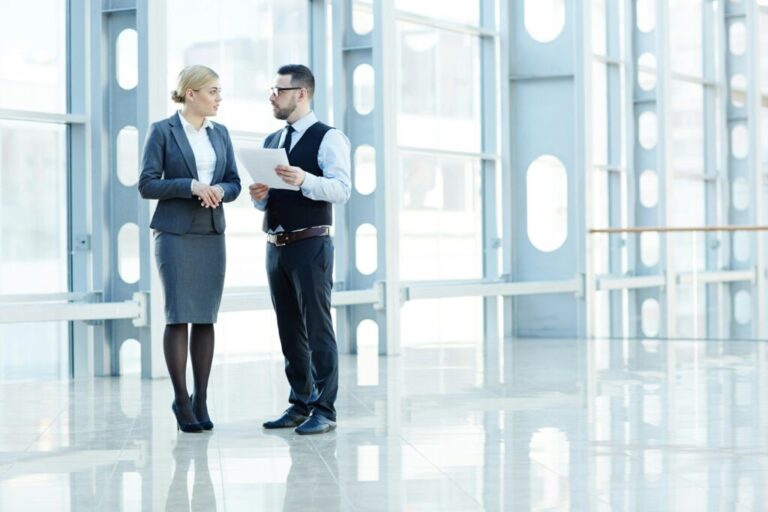 Vezetői stílusok a projektmenedzsmentben Leaders negotiating