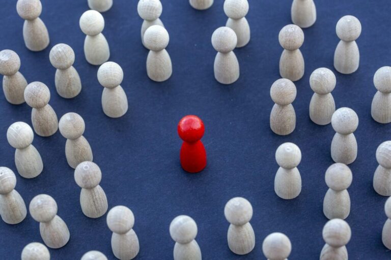 Megengedő (laissez-faire) vezetés To be different, to be a leader, to lead. icon expression with colorful wooden figures.