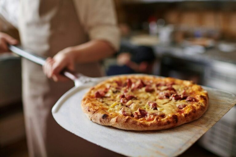 Márkaismertség egy pizzázónak Cooked pizza