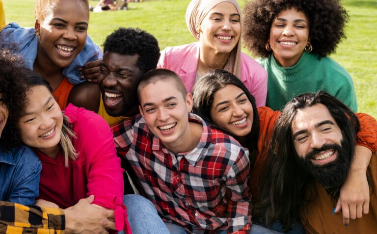 Multikulturális életmód: a sokszínűség ereje group of multiracial people having fun outdoors. diverse people hugging and enjoying the holidays.