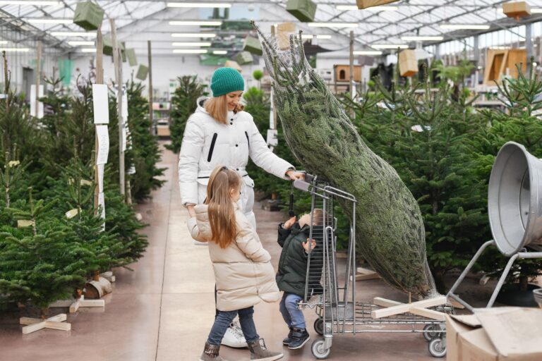 Gyermekek fogyasztói szerepe Mother and children buy a christmas tree at the market