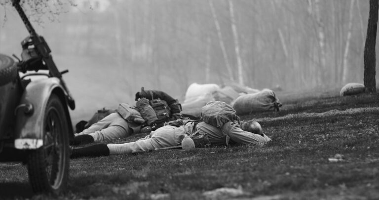 Vállalatok felemelkedése az első világháború alatt Re-enactor Dressed As Soviet Russian Soldier Lies Slain In Reconstruction Of Battles World War I