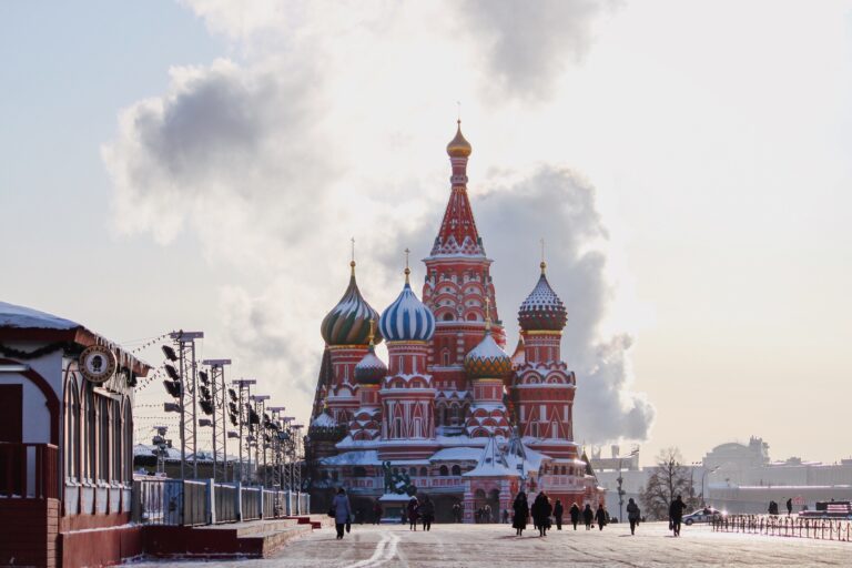Vlagyimir Putyin tárgyalási technikái – átfogó elemzés Red square in Moscow, Russia federation