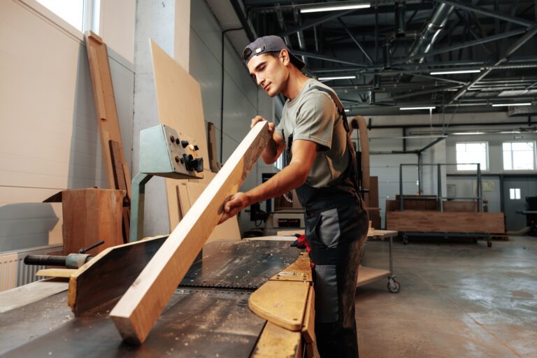 A munka- és szervezetpszichológia jövője Young carpenter working on woodworking machines in the furniture factory