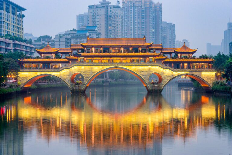 Ezeket tanulhatjuk a kínai marketingesektől Chengdu, China River and Bridge