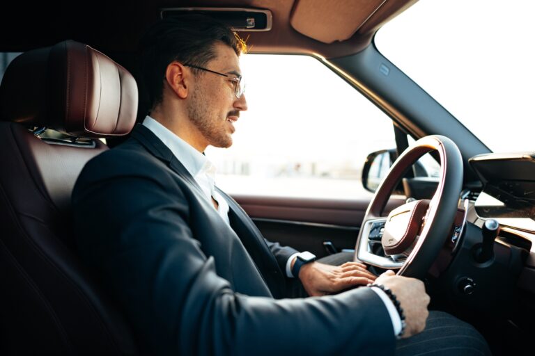 Majd magától megoldódik? Young businessman in elegant suit driving luxury car