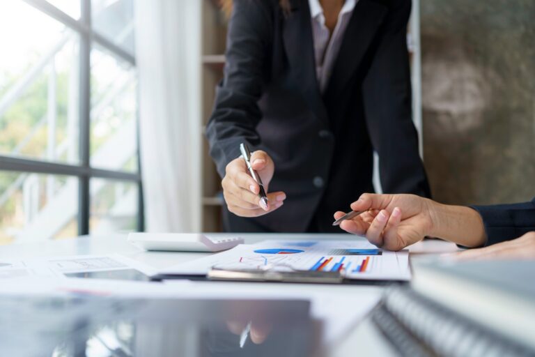 Kft. alapítása Magyarországon 2025-ben Business people analyzes, graphs and charts to examine and analyze company finances, revenues