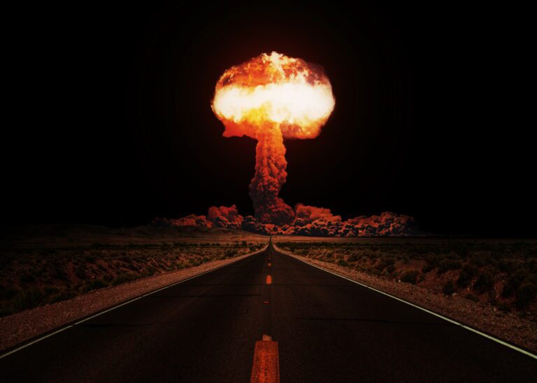 Mi történne, ha Oroszország atomot dobna Ukrajnára? Terrible explosion of a nuclear bomb with a mushroom with road at night. Hydrogen bomb