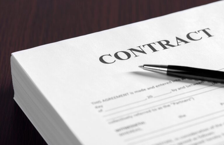 Ügynökségi transzparencia‑nyilatkozat – minta The contract on desktop