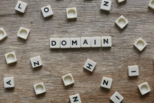 B2B előny domain‑adatokból: időzítés .hu statisztikák alapján