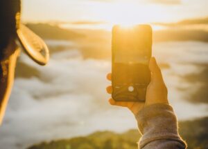 Tudatos médiahasználat: Reggeli görgetés: áldás vagy csapda?