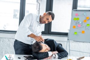 „Nem veled van a baj.” 2025 valódi vállalati leckéi