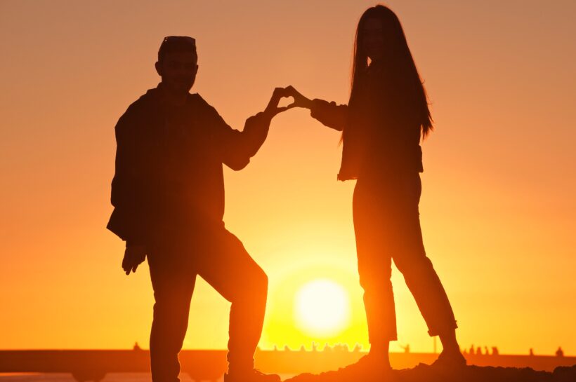 „Ne maradj le” vs. „Gyere velünk”: két korszak, két marketinglogika